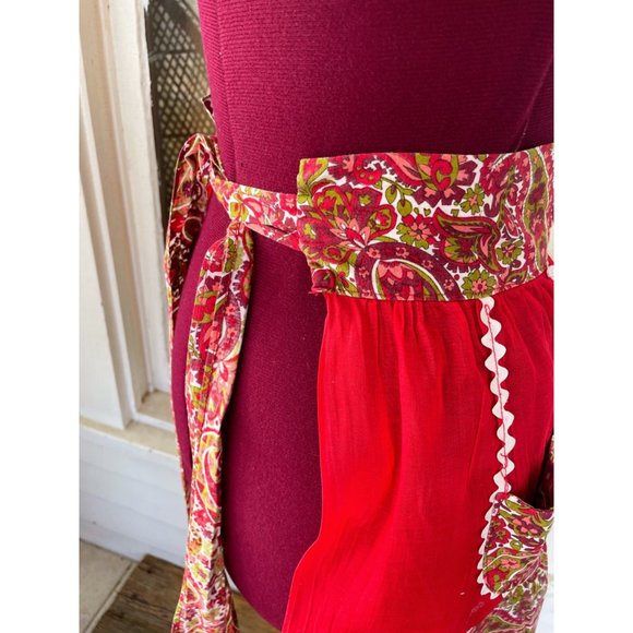 Vintage 1950s Half Apron Red Paisley Organza Cotton - Picture 7 of 9